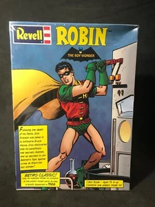1999 Revell Robin The Boy Wonder Model Kit #85-3637 Sealed & ROBIN # 1 BUNDLE - Picture 1 of 8