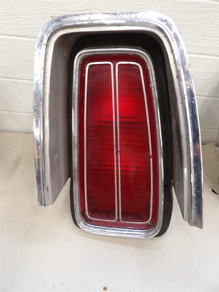 RH PASSENGER SIDE RIGHT TAILLIGHT LAMP ASSEMBLY CHRYSLER 1974-1976 Newport OEM - Image 1 of 4