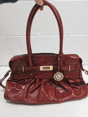 Bolsa feminina Anne Klein vermelha profunda com estampa de pele de animal - Imagem 1 de 4