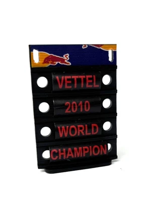 Pitboard 1:43 1:18 1:24 VETTEL Red Bull 2010 World Champion rb6 - Immagine 1 di 2