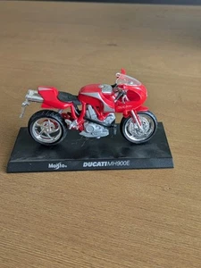 DUCATI MH900E MIKE HAILWOOD REP 1-18 SCALE MAISTO MOTORCYCLE MODEL - Picture 1 of 8