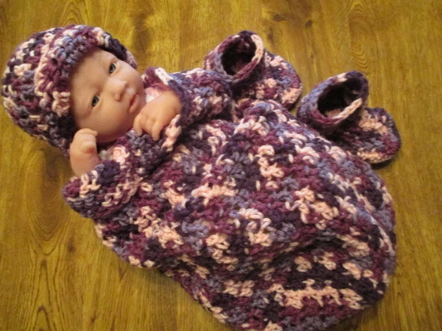 Bolso de Dormir Recién Nacido Hecho a Mano Crochet Cocoon con Sombrero y Botines Foto 1 de 4