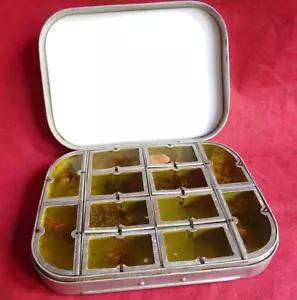 EARLY VINTAGE 12 COMPARTMENT WHEATLEY ARTIFICIAL WET/DRY FLYFISHING TIN+CONTENTS - Picture 1 of 13