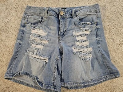 Shorts jeans feminino Rue21 azul desgastado tamanho 7/8 - Imagem 1 de 4