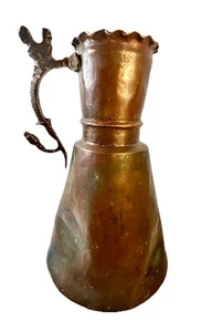 Brocca brocca brocca primitiva rame ottone martellato decorazione rustica brutalista smerlata - Foto 1 di 21