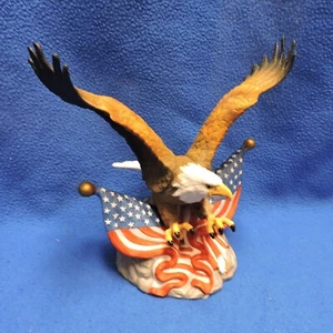 Patriotic American Eagle Ceramic Figurine with Flag -Bald Eagle w/ American Flag - Picture 1 of 12