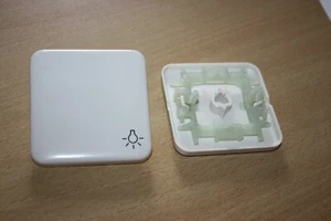 Gira Superficie Antiguo Sistema Balancín con Símbolo "Luz" en Blanco Crema - Imagen 1 de 1