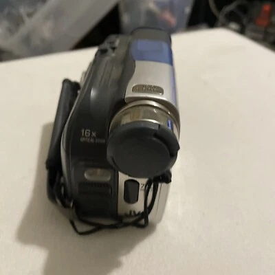 Videocámara digital JVC GR-D72 U - MiniDV, cargador, zoom óptico 16x, etc. Foto 1 de 4