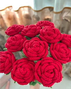 Crochet Flowers – Valentine’s Day Red Rose Bouquet, Gift for Her/Wife (6-10 pcs) - Picture 1 of 9