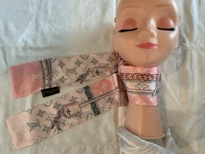 LOUIS VUITTON Bandana Monograma Confidencial Seda Bufanda Elegante Accesorio Talla 46”x3 - Imagen 1 de 11
