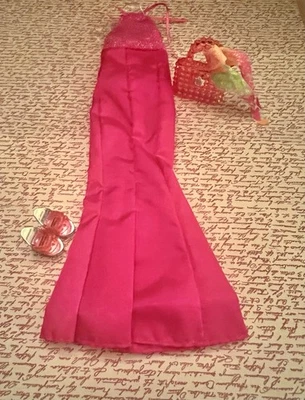 Mattel Barbie Rosa Funda Halter Vestido de Noche Línea A Ligero Acampanado/Rosa Zapatos/Bolso Foto 1 de 4