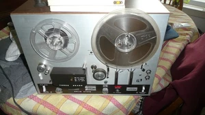 Cubierta de cinta de carrete a carrete de tres cabezas AKAI 3000D excelente estado - Imagen 1 de 7
