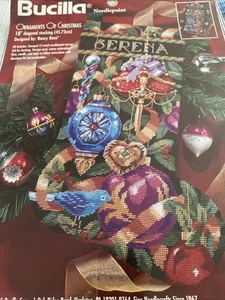 Bucilla 60742 "ORNAMENTOS DE NAVIDAD" Kit Medias Punta Aguja Iniciado - Imagen 1 de 7