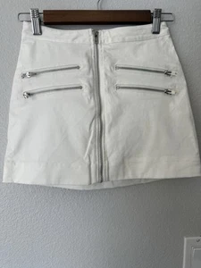 Superdown REVOLVE Women's Size XSmall White Zip Front Stretch Mini Skirt - Picture 1 of 5
