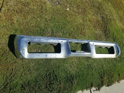 Parachoques trasero Plymouth Roadrunner Satellite GTX 1971 agujeros de protección solo un año Foto 1 de 4