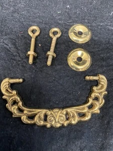 Ocho tiradores de cajón de herrajes de latón tornillos fundidos placas de montaje completas - Imagen 1 de 9