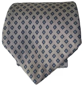 Cravatta Geoffrey Beene Grigia Fiore Geometrico Rombo Fatta a Mano Seta 56,5" Classica - Foto 1 di 10