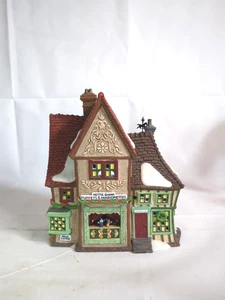 *Leggi* Dept 56 Heritage Village "Nettie Quinn Puppets & Marionettes" D11 - Foto 1 di 10