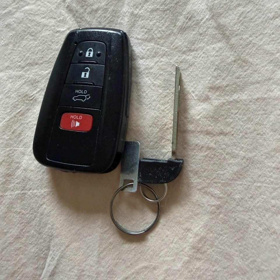 OEM 2020-2022 TOYOTA HIGHLANDER SMART KEY KEYLESS REMOTE KEY FOB HYQ14FBC -Read! - Image 1 of 4