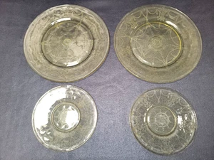 Antique Yellow/Amber Anchor Hocking Cameo Ballerina 2 Plates & 2 Saucers - Picture 1 of 6