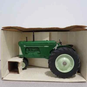 SpecCast Oliver 770 Tractor Crossroads Show made USA 1/16 OL-SCT123-B - Picture 1 of 7
