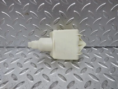 ⚙27499⚙ Mercedes-Benz S124 300TE Rear Door Lock Vacuum Actuator Cover 1248050590 - Image 1 of 4