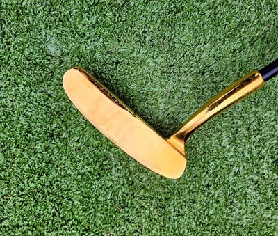 Putter Oro 24k - 36" - Eje Negro - Empuñadura Lamkin - Derecha - Acabado Llamativo Foto 1 de 4