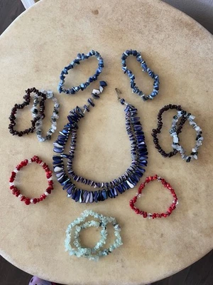 lot of 10 stone chip bracelets + mother of pearl shell chip necklace mult colors - Image 1 of 4