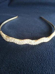 Kopfbedeckung mit Schmucksteinen/Diamant passend für Bräute oder Party Time. - Bild 1 von 4