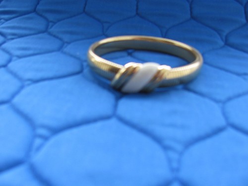 OFF WHITE BRACCIALE MONET VINTAGE COLORE ORO ACCENTUATO CON SMALTO BIANCO SPORCO