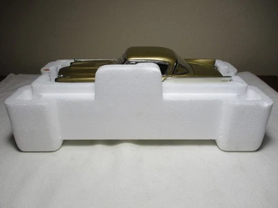 1957 STUDEBAKER GOLDEN HAWK  1:24 SCALE DANBURY MINT MODEL IN BOX - Image 1 of 4