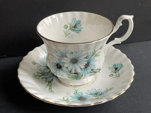 Royal Albert English Bone China Tea Cup/Saucer Set Marguerite Blue Daisies - Picture 1 of 6