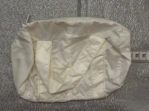 NIKE MINI TINY CUTE DUFFLE STYLE BAG ZIP WHITE CREAM COLOUR Nwot SPORT ❤️ - Picture 1 of 13