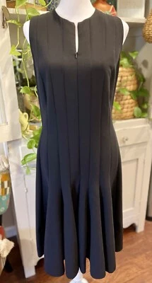 Vestido midi plisado Godet negro sin mangas AKRIS EE. UU. Talla 10 Usado en Excelente Condición Ventas al por menor $3,000+ Foto 1 de 4
