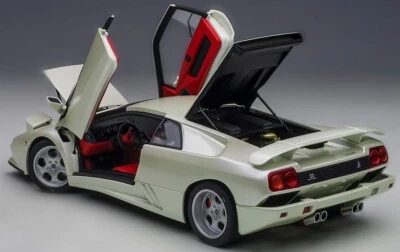 1/18 AutoArt Lamborghini Diablo SE30 Jota Ballon White Pearl  79141 as Brand New - Image 1 of 4