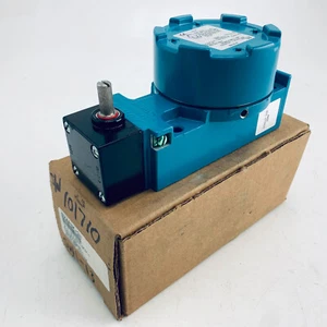 HONEYWELL BX4A3K-1A BX Series Roller Lever Limit Switch, NO/NC, IP67, SPDT - Picture 1 of 3