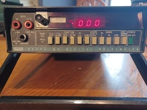 Fluke 8000A Digital Multimeter - cracked case, tested for power - Picture 1 of 6