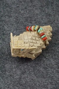 Talla de fetiche Zuni sapo con cuernos - Douglas Martza - Imagen 1 de 9