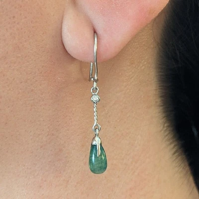 Aretes colgantes de diamantes y esmeraldas Briolette en platino/oro blanco de 18 k - HM1874S Foto 1 de 4