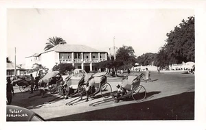 Madagascar - TULEAR - Le garage Renault-Service et la station de pousses-pousses - Picture 1 of 2