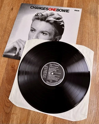 1983 DAVID BOWIE CHANGESONEBOWIE VINYL LP NM Changes One - Image 1 of 4