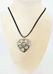 "Collar colgante tono plateado con motivo de soplo de corazón abierto 18"" cordón negro broche garra" - Imagen 1 de 10