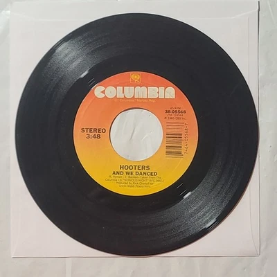 Hooters ~ And We Danced/ Blood From A Stone ~ Columbia 45 RPM Record Foto 1 de 4