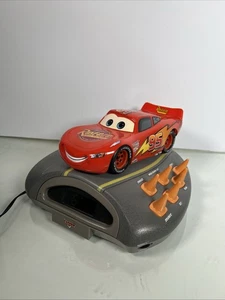 Radio reloj despertador parlante Lightning McQueen 2006 Disney Pixar Cars - ¡Funciona!! - Imagen 1 de 14