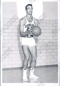 1959 Rev Ralph Tichenor Got George Mikan Trophy with George Mikan Press Photo - Picture 1 of 2