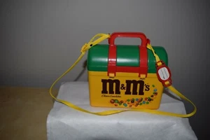 Fiambrera de plástico M&M's de colección con botella de agua verde amarilla y verde NUEVA - Imagen 1 de 8