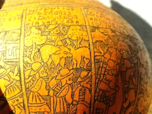 Large Vintage Peruvian Intricate Hand Carved Gourd ONLY 4" TALL ! - Picture 1 of 10