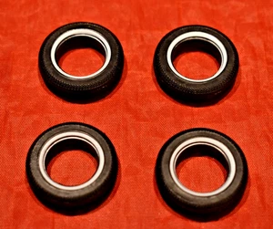 Pneumatici da parete AMT stile anni 60 bianchi 1/25 - Foto 1 di 1