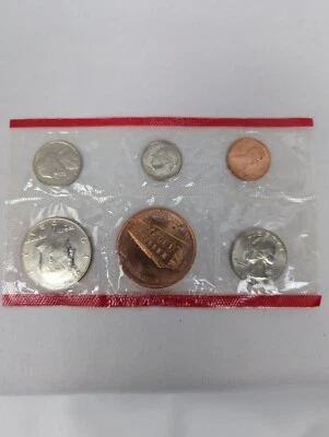 1984 Uncirculated Denver Mint Souvenir Set with Bronze Treasury Coin - Image 1 of 4