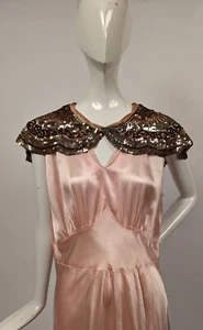 ELEGANT 1930’S MULTI COLOR GOLD SEQUIN EVENING CAPELET FOR DRESS - Picture 1 of 6